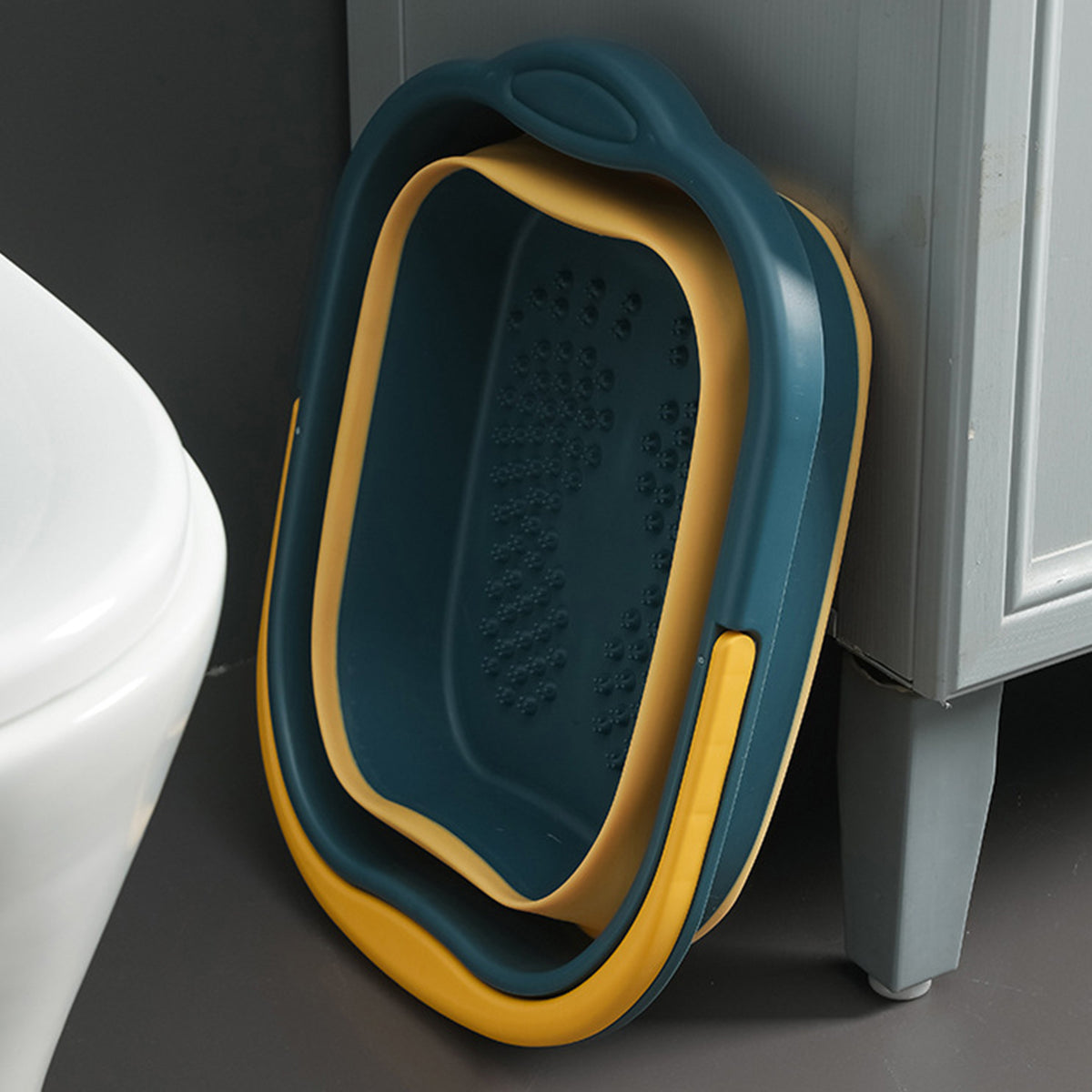 Vase ovoïde en métal ciselé sur pied douche XX siècle Argenté Vase ovoïde en métal ciselé sur pied douche XX siècle Argenté